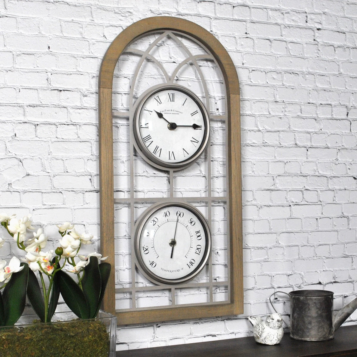 Horloge d'extérieur arche style ferme FirsTime & Co.(R) marron, style ferme, analogique, 10 x 2 x 20 po