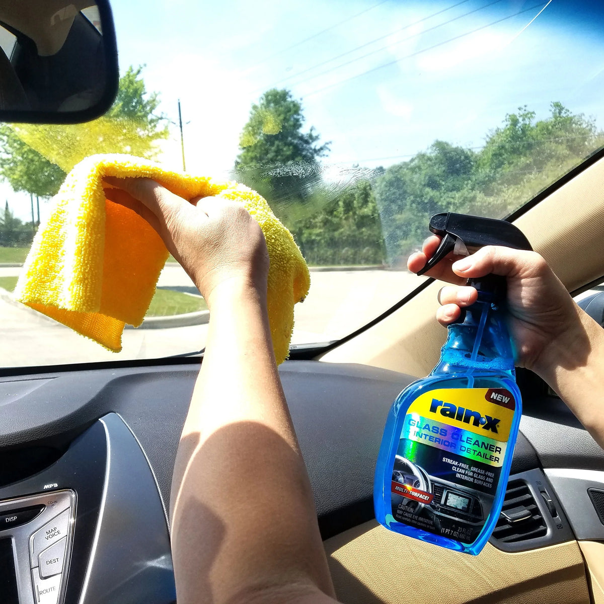 NOUVEAU ! Nettoyant pour vitres Rain-X avec nettoyant pour intérieur 680 ml - 620138