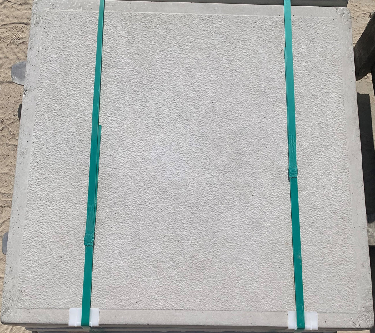 Dalle de patio en béton préfabriqué NuCast - Texture ardoise (ondulation douce) - 2 po x 24 po x 24 po - QTÉ 1