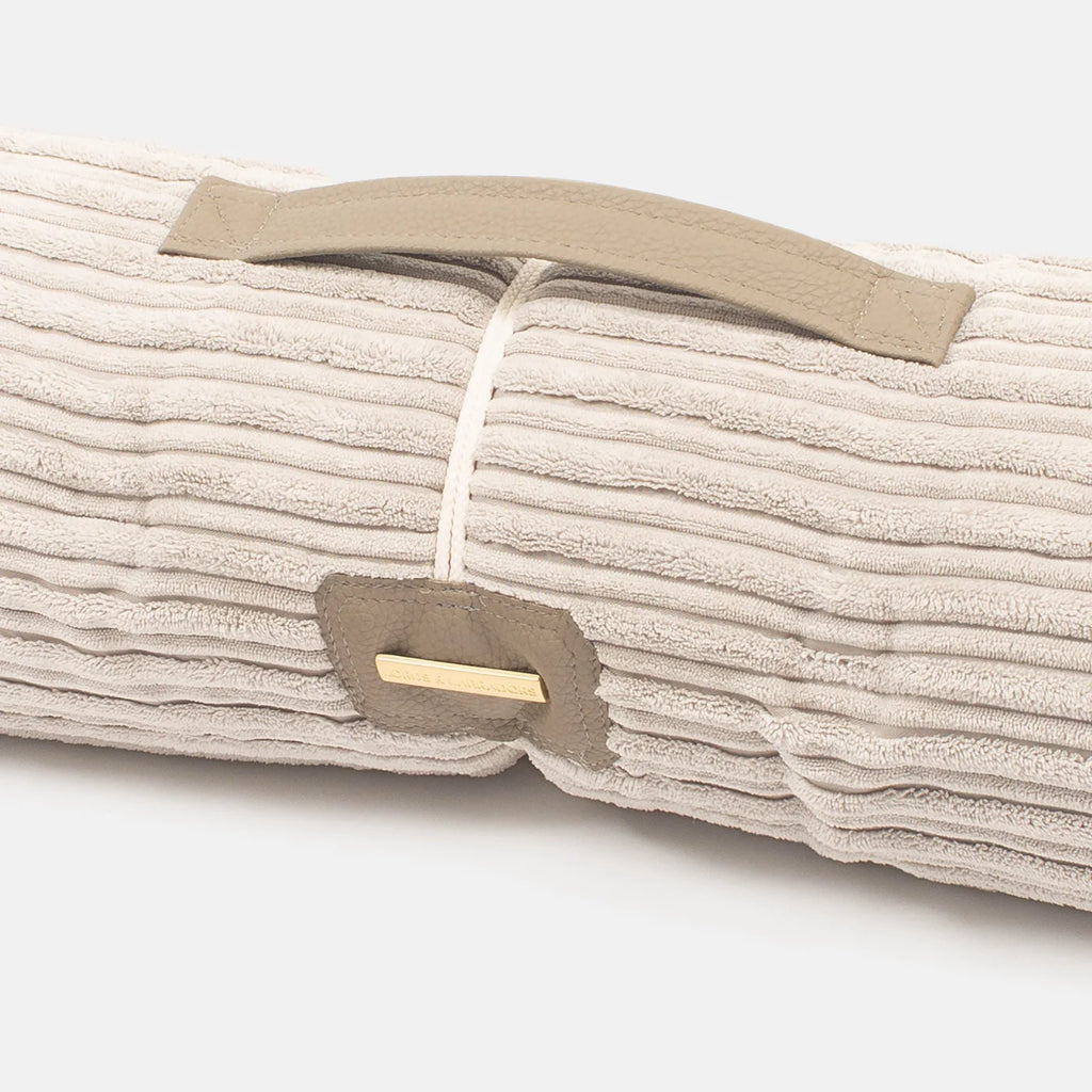 Travel Mat in Essentials Light Grey Variant 2
