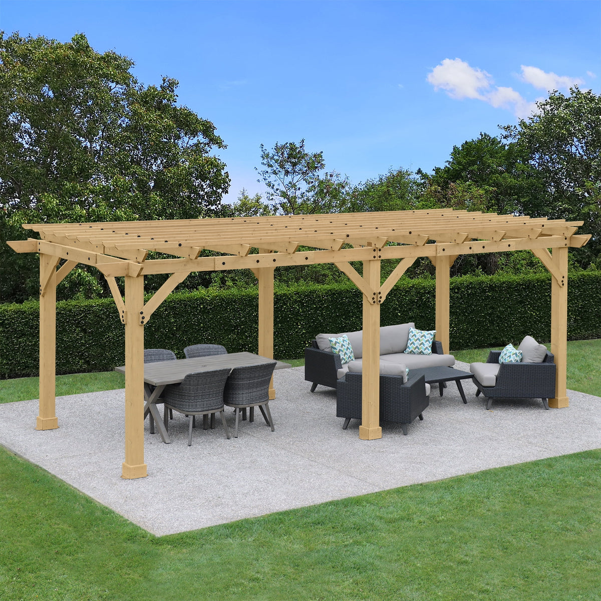 Pergola Yardistry Meridian 10 pi x 22 pi x 8 pi en cèdre naturel, design à niveaux multiples