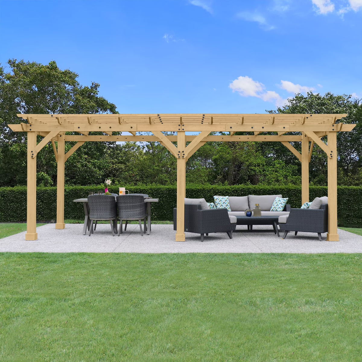 Pergola Yardistry Meridian 10 pi x 22 pi x 8 pi en cèdre naturel, design à niveaux multiples